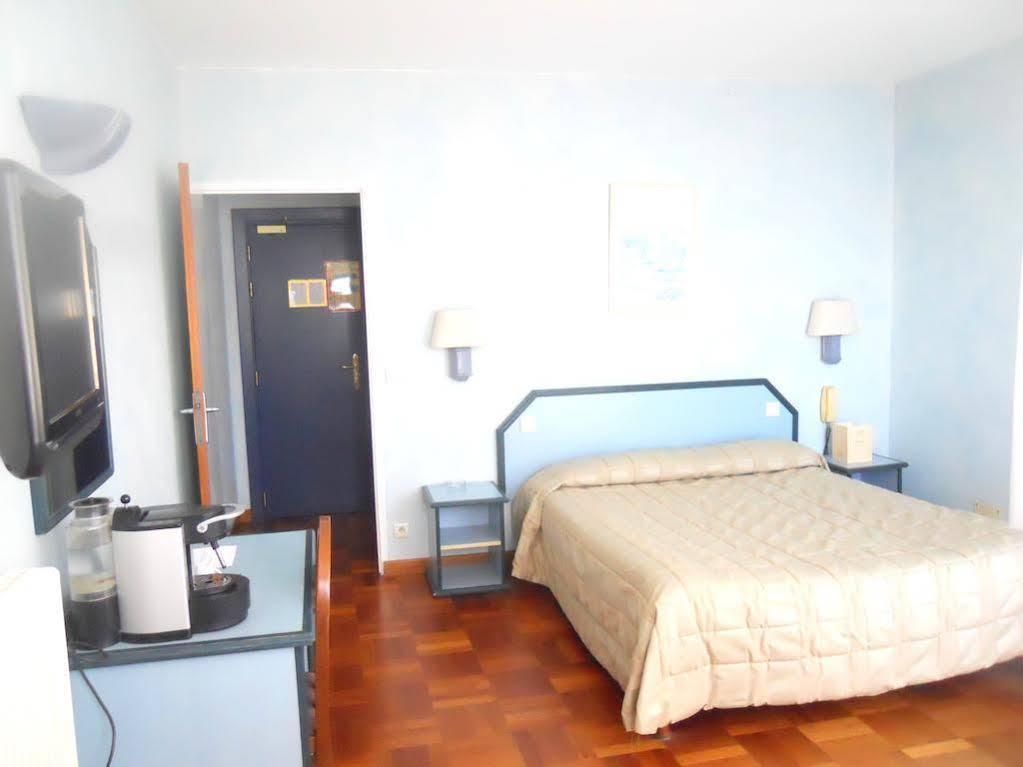 Hotel Alexandra โรกบรูน-กัป-มาร์แต็ง ภายนอก รูปภาพ